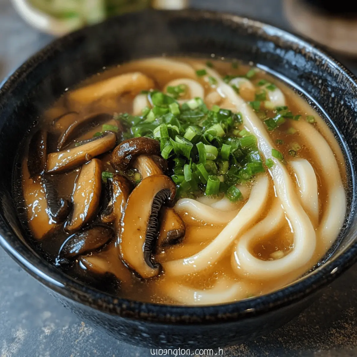 Miso Udon Suppe mit Teriyaki-Pilzen