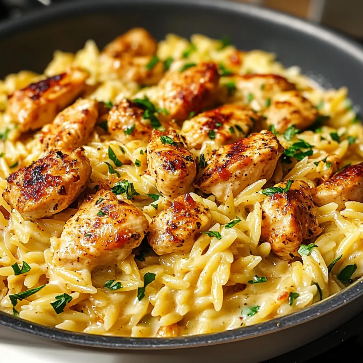 Cajun Hähnchen Alfredo Orzo in nur 30 Minuten