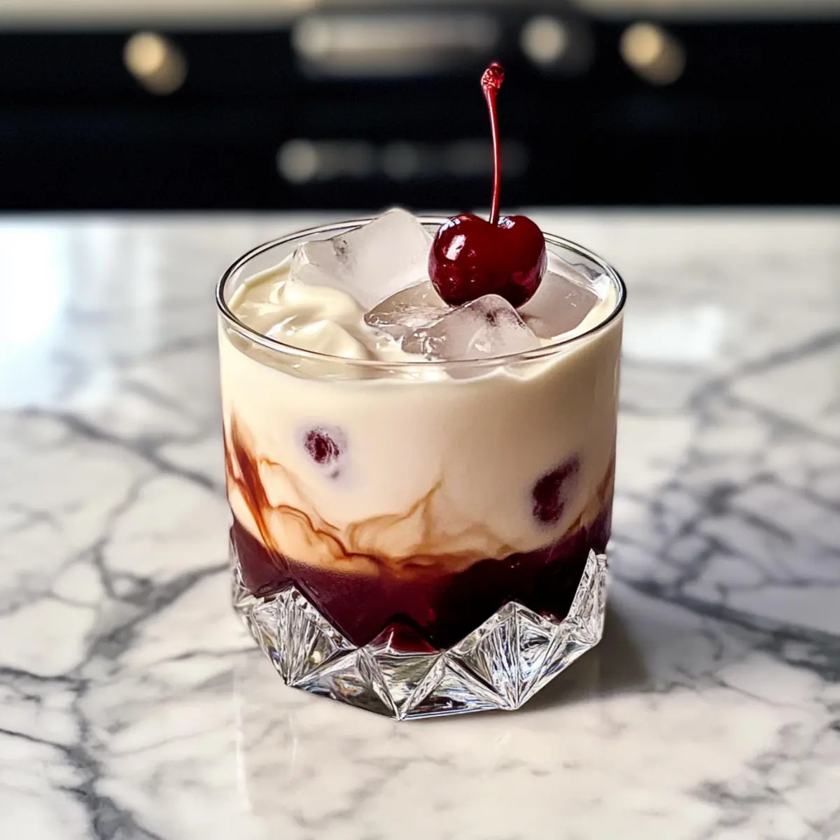 Kirsch Weißer Russe - Cremiger Cocktail Genuss