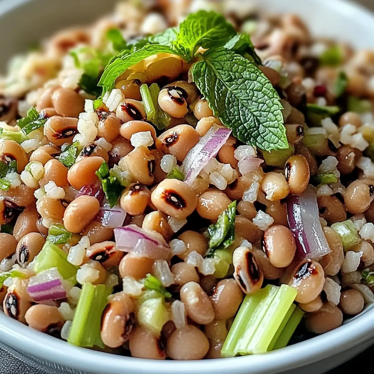 Südlicher Schwarzäugiger Erbsensalat frisch genießen