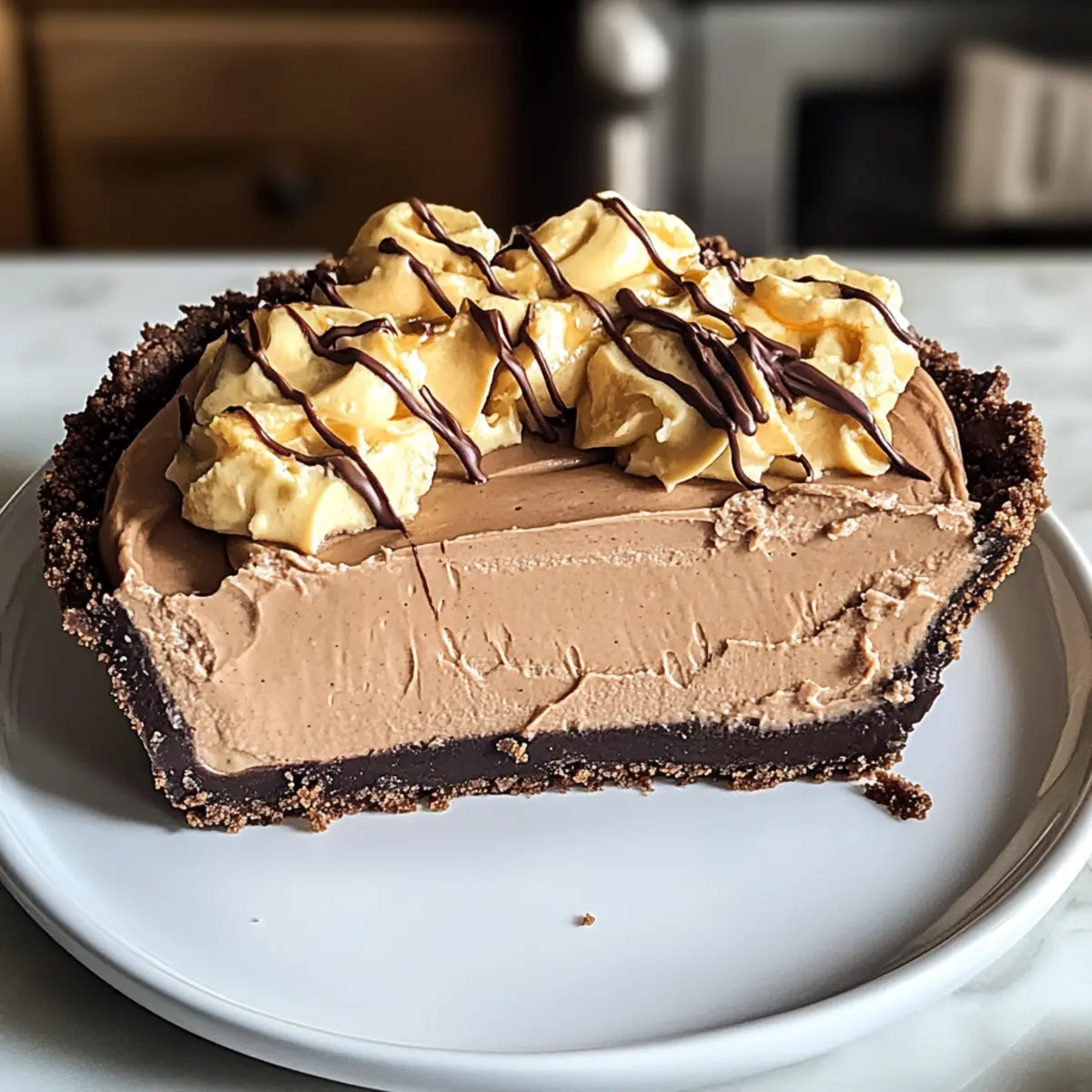 Kein-Back-Erdnussbutter-Kuchen mit Schokoladensahne