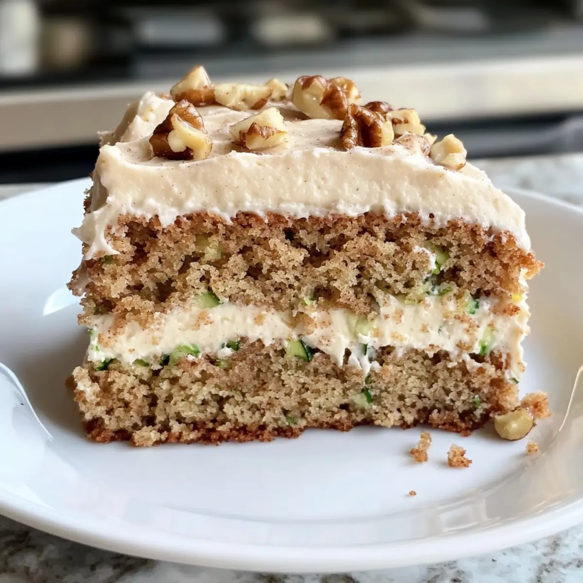 Zucchinikuchen mit cremigem Zimt-Frosting